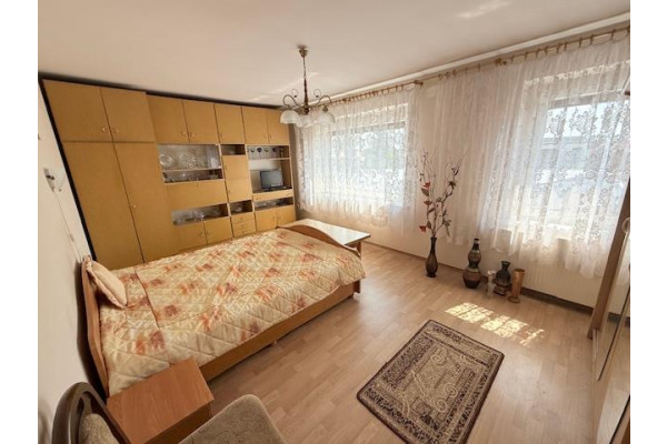 Leszno, Leszno budynek mieszkalny z budynkami handlowo-magazynowymi