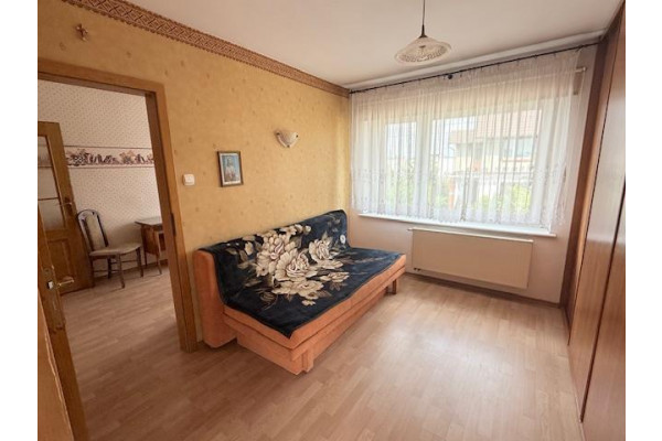 Leszno, Leszno budynek mieszkalny z budynkami handlowo-magazynowymi